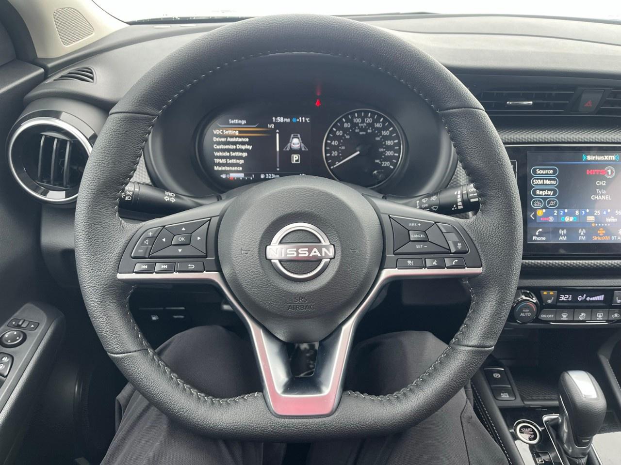 2025 Nissan Kicks Play SV FWD Photo