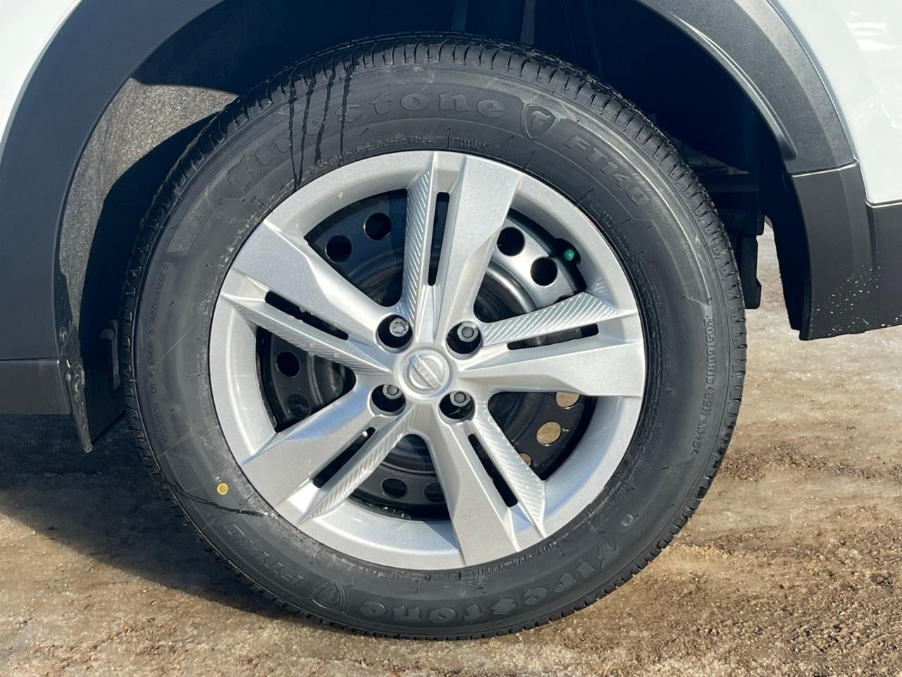 2025 Nissan Kicks Play S FWD Photo