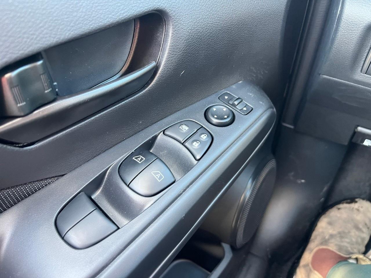 2025 Nissan Kicks Play S FWD Photo