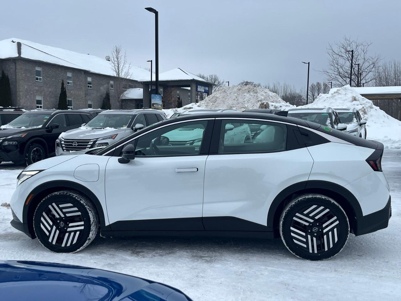 2026 Nissan Leaf SV  FWD Photo4