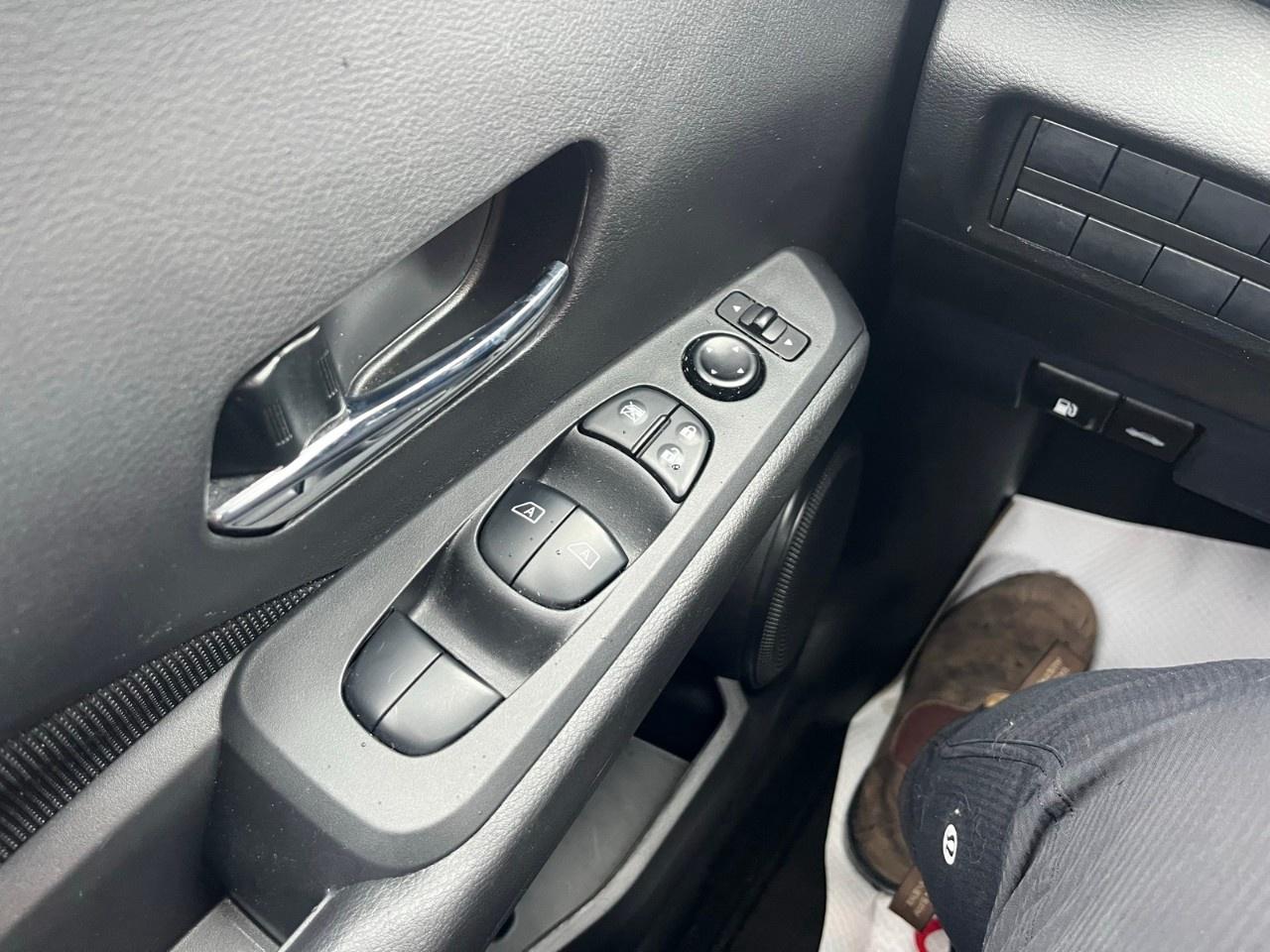 2021 Nissan Kicks SV FWD Photo