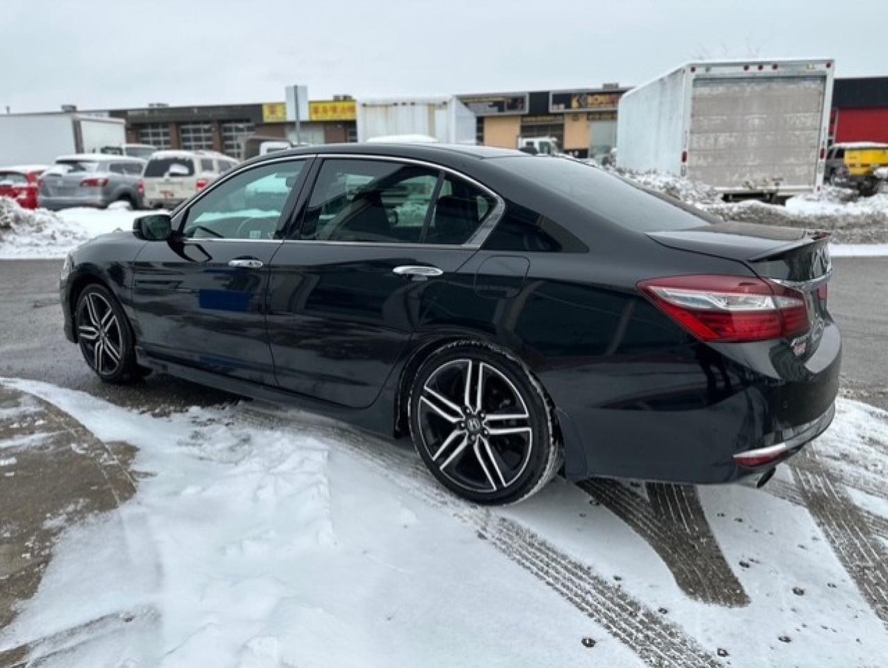 2016 Honda Accord Touring Photo4