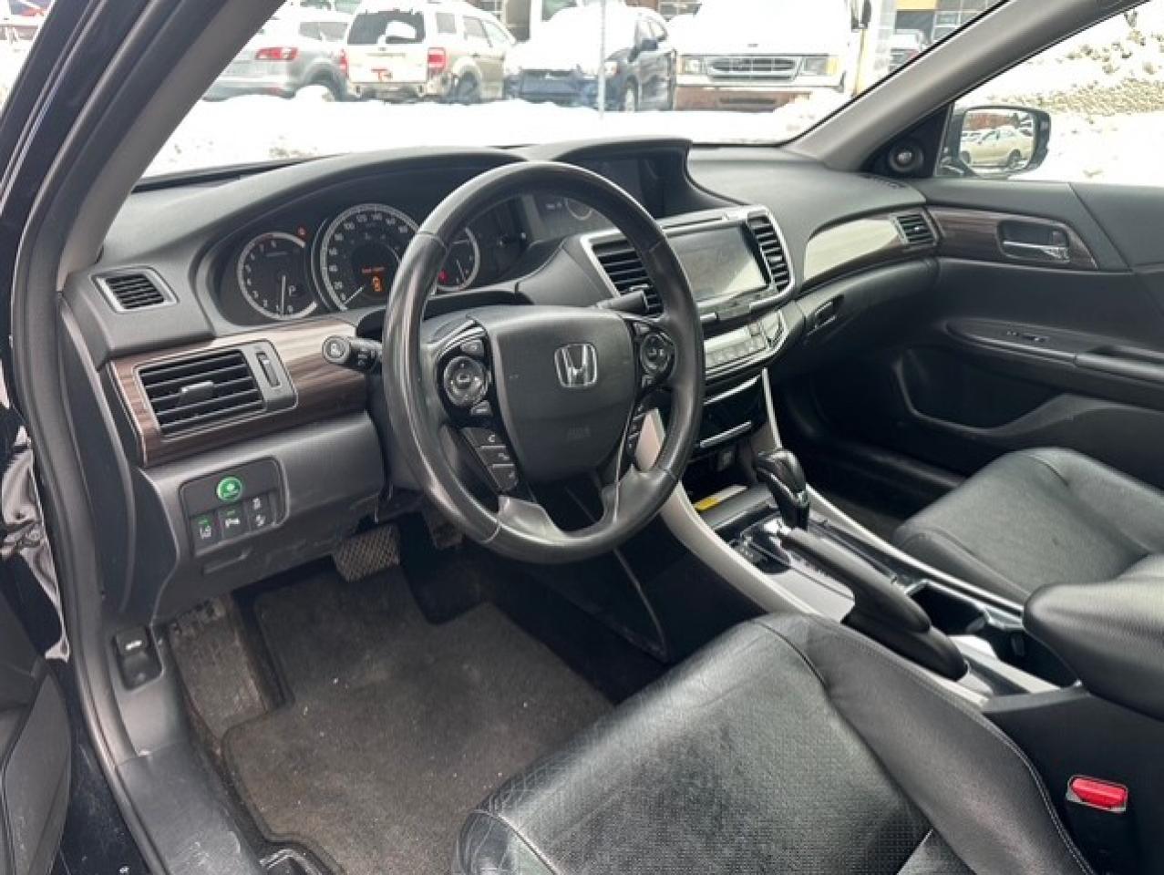 2016 Honda Accord Touring Photo