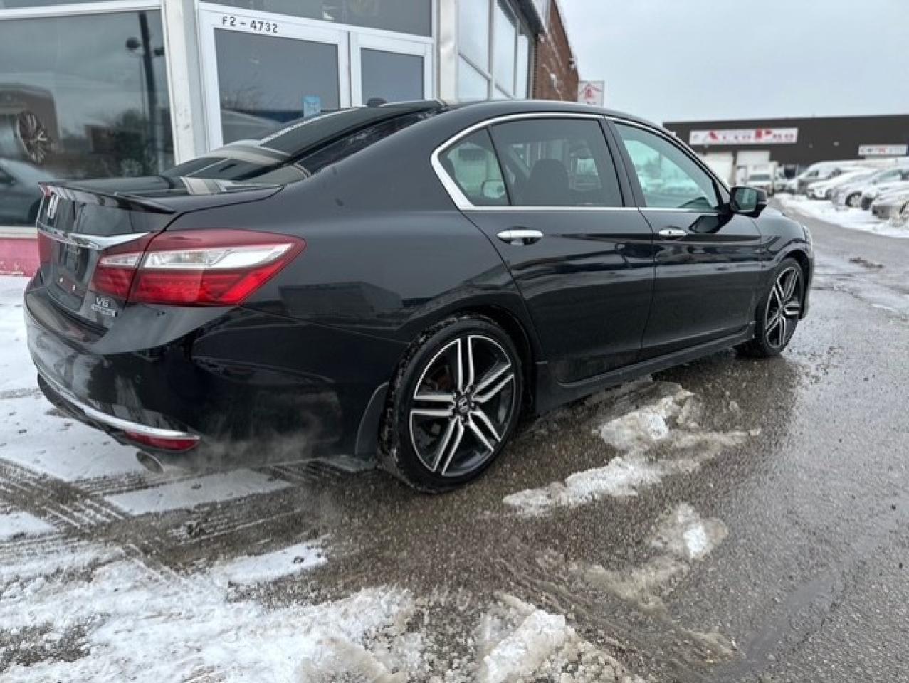 2016 Honda Accord Touring Photo