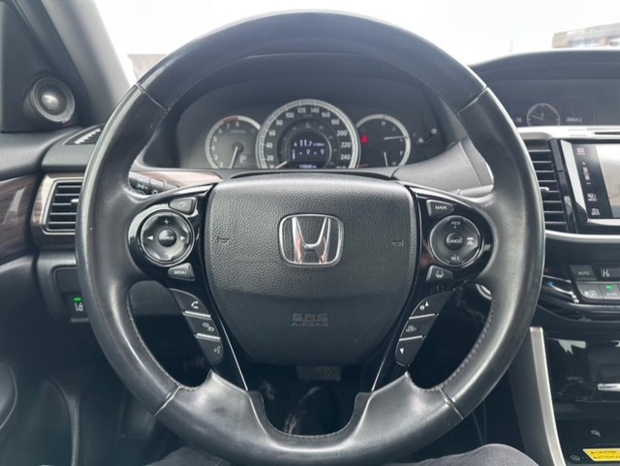 2016 Honda Accord Touring Photo