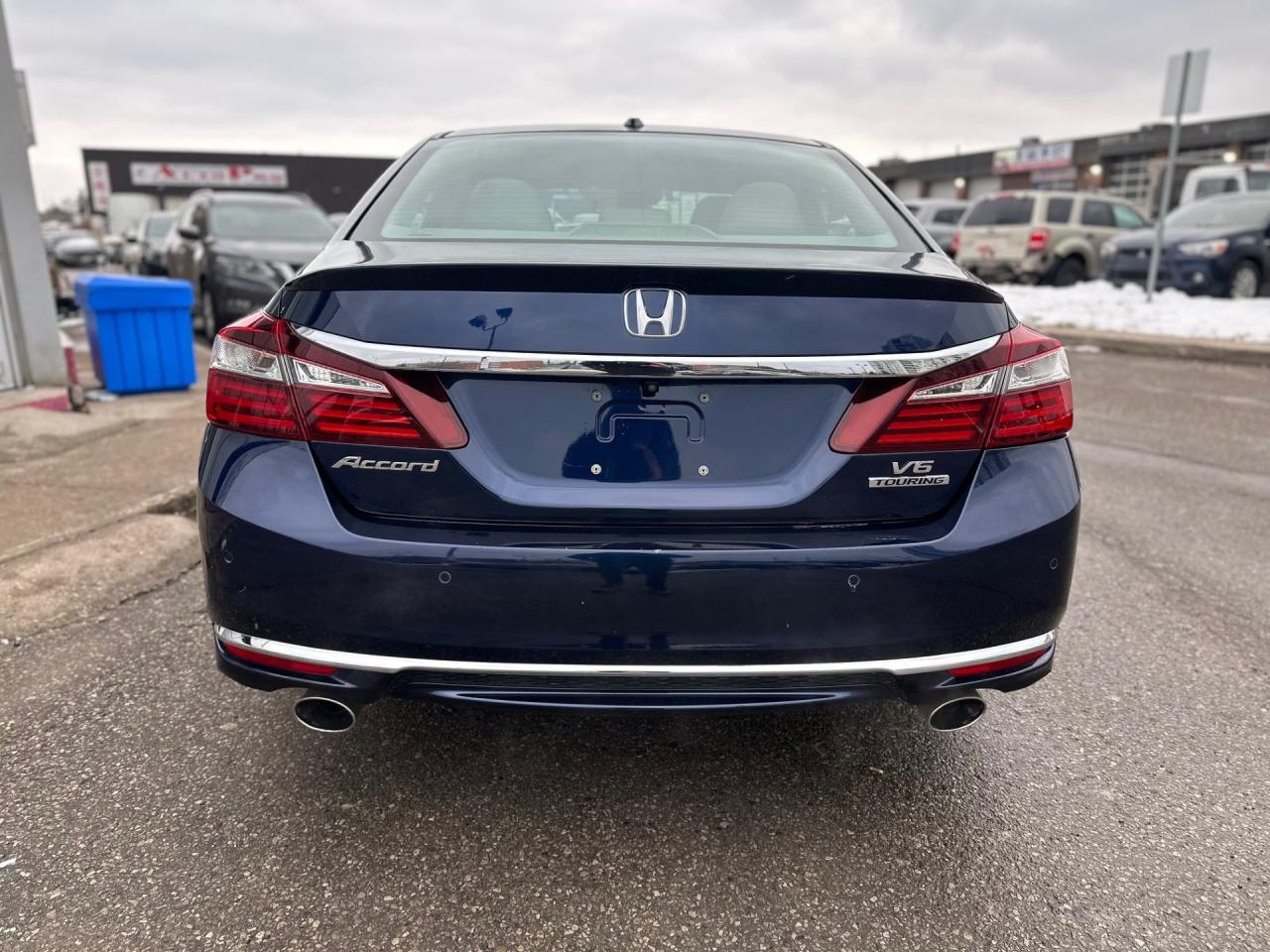 2016 Honda Accord Touring Photo4