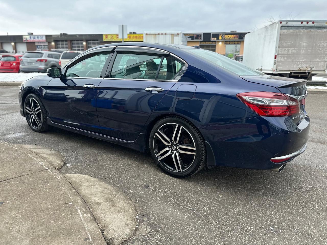 2016 Honda Accord Touring Photo3