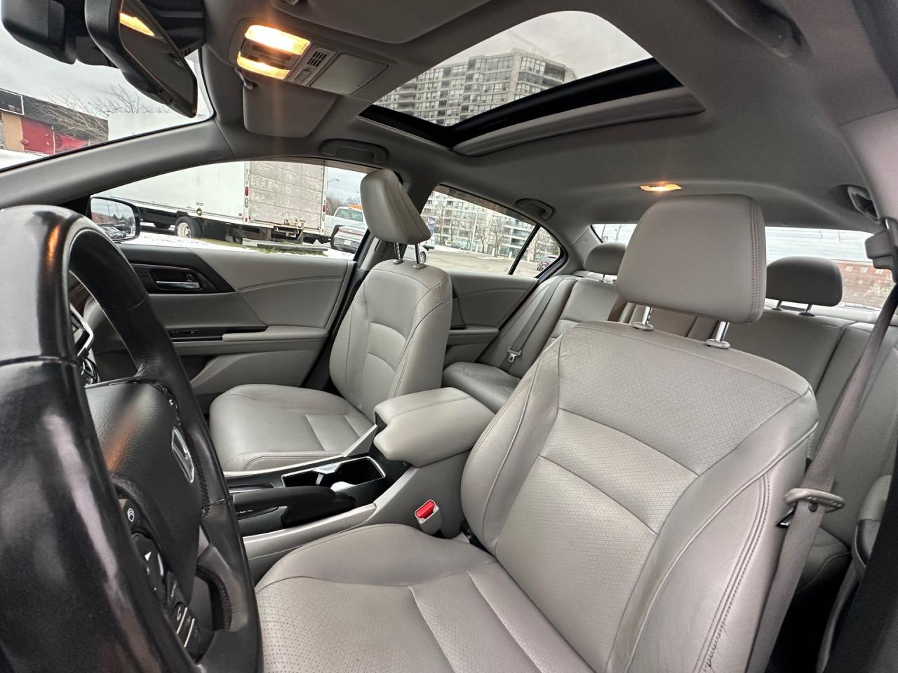 2016 Honda Accord Touring Photo