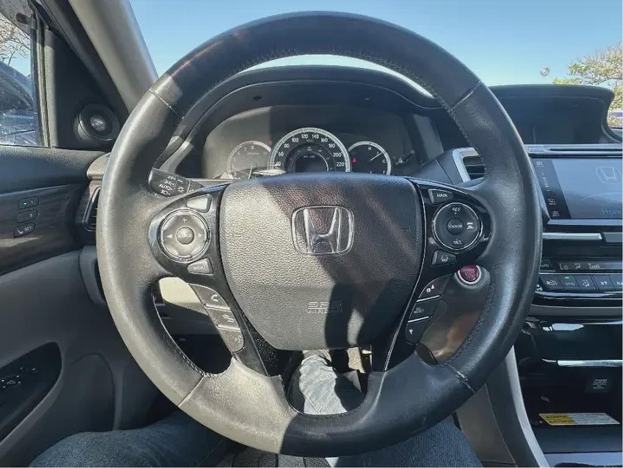 2016 Honda Accord Touring V6 Photo