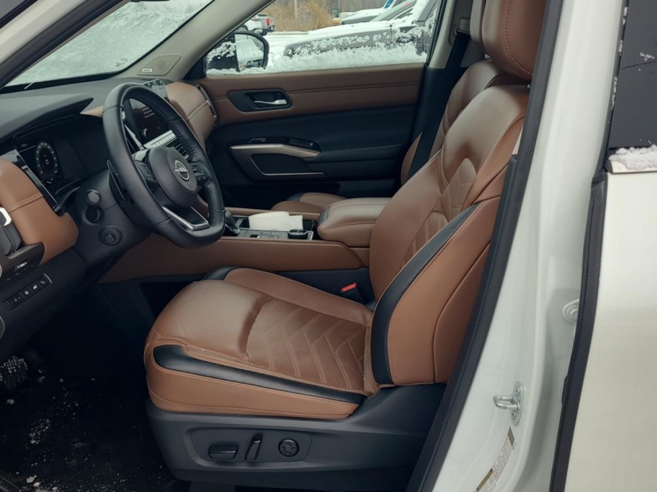 2024 Nissan Pathfinder Platinum  - Leather Seats Photo