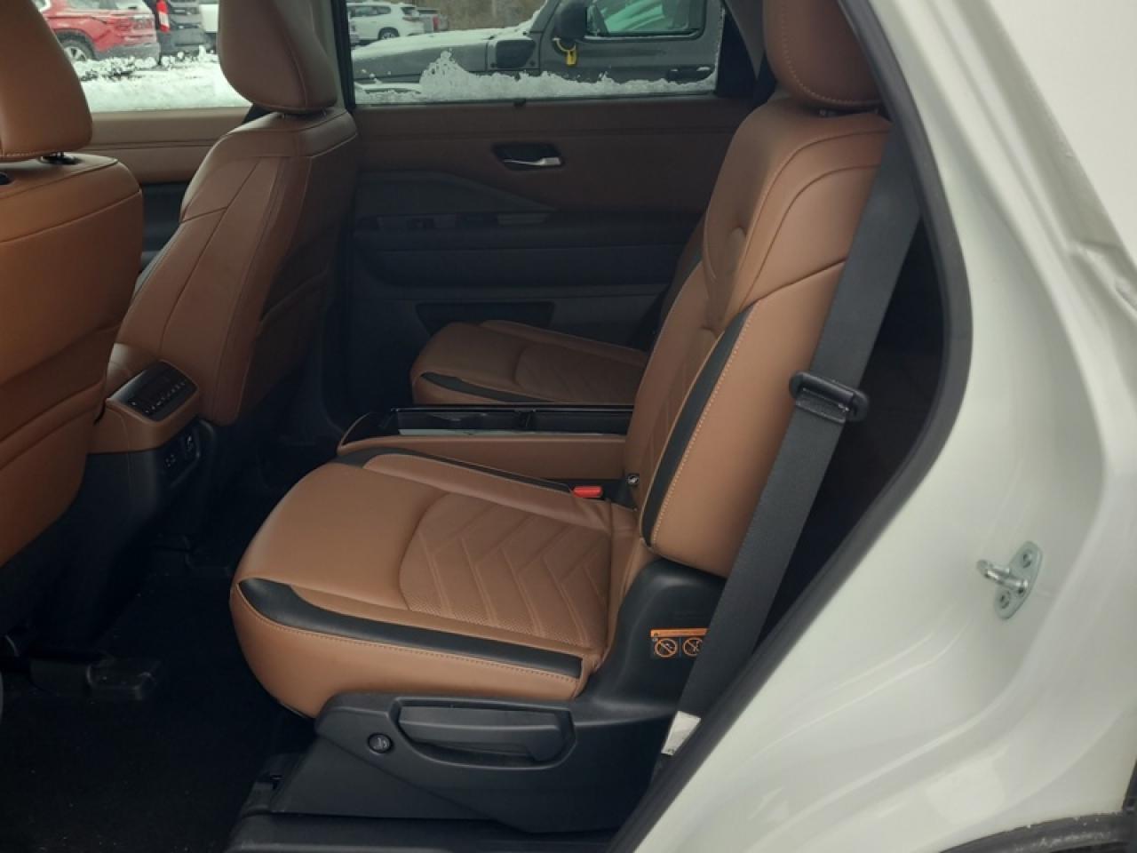 2024 Nissan Pathfinder Platinum  - Leather Seats Photo