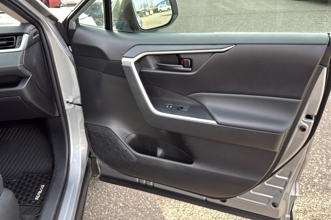 2024 Toyota RAV4 LE Photo