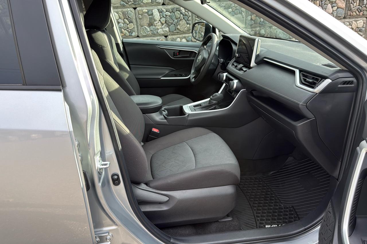 2024 Toyota RAV4 LE Photo