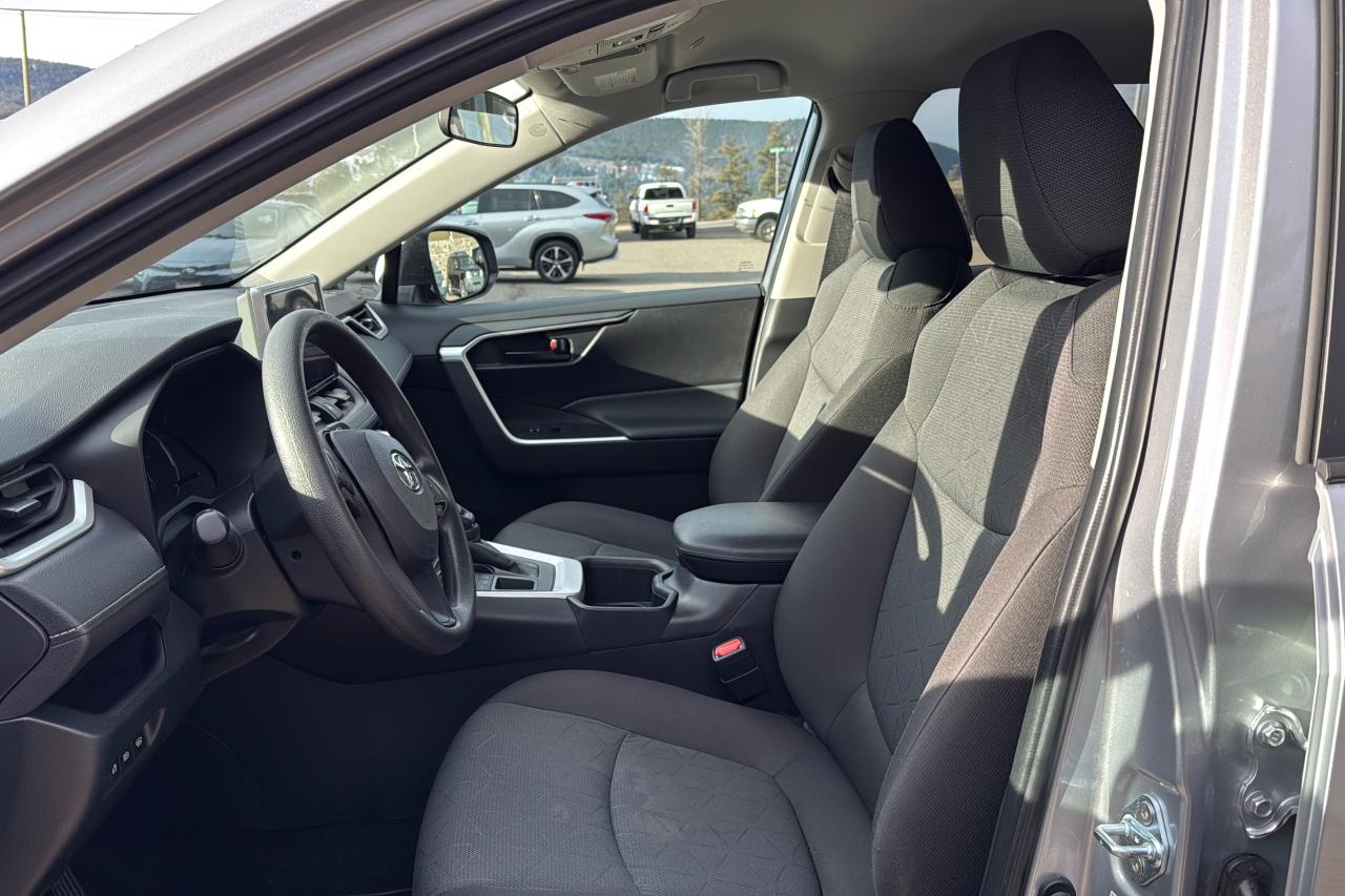 2024 Toyota RAV4 LE Photo