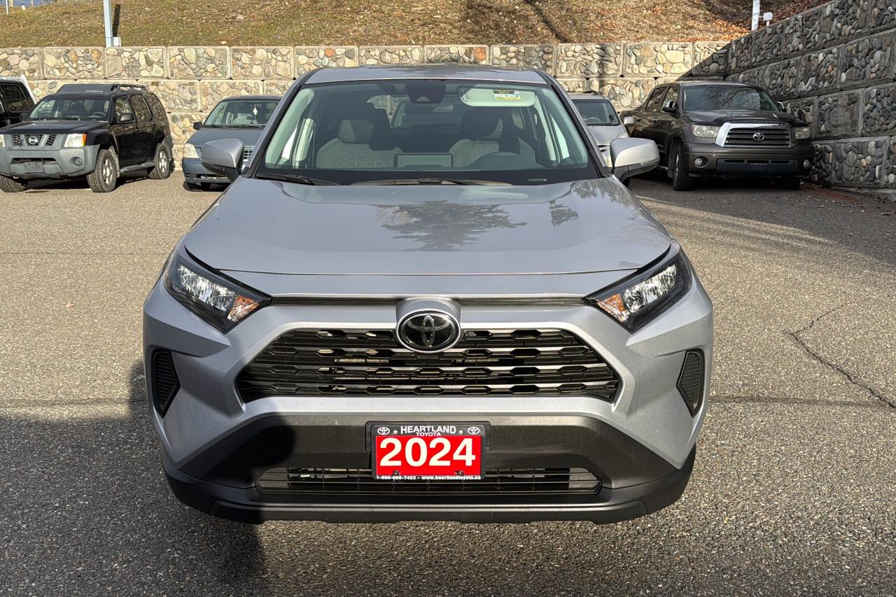 2024 Toyota RAV4 LE Photo1