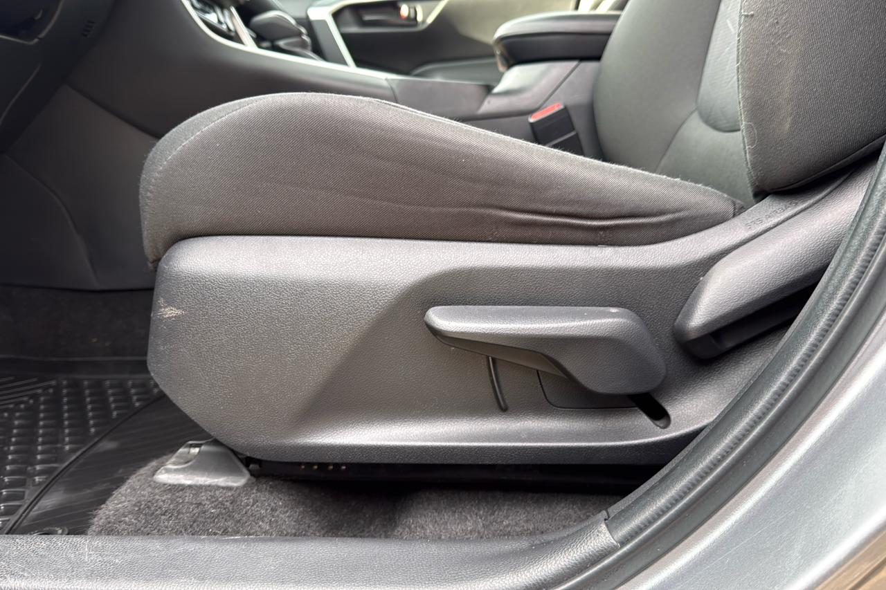 2024 Toyota RAV4 LE Photo