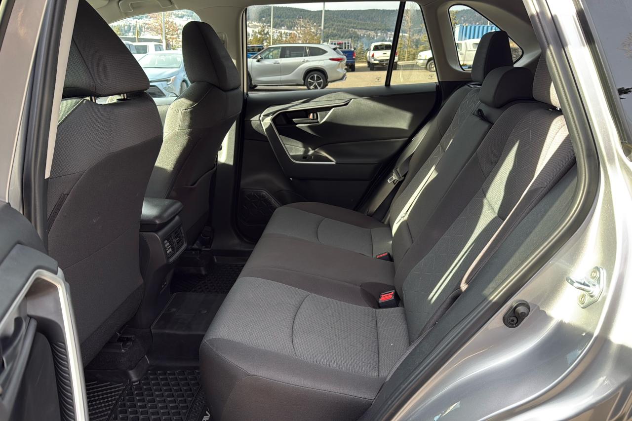 2024 Toyota RAV4 LE Photo