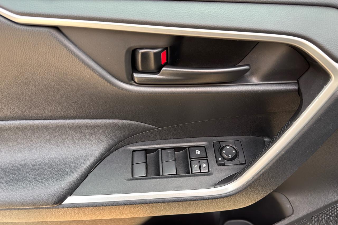 2024 Toyota RAV4 LE Photo