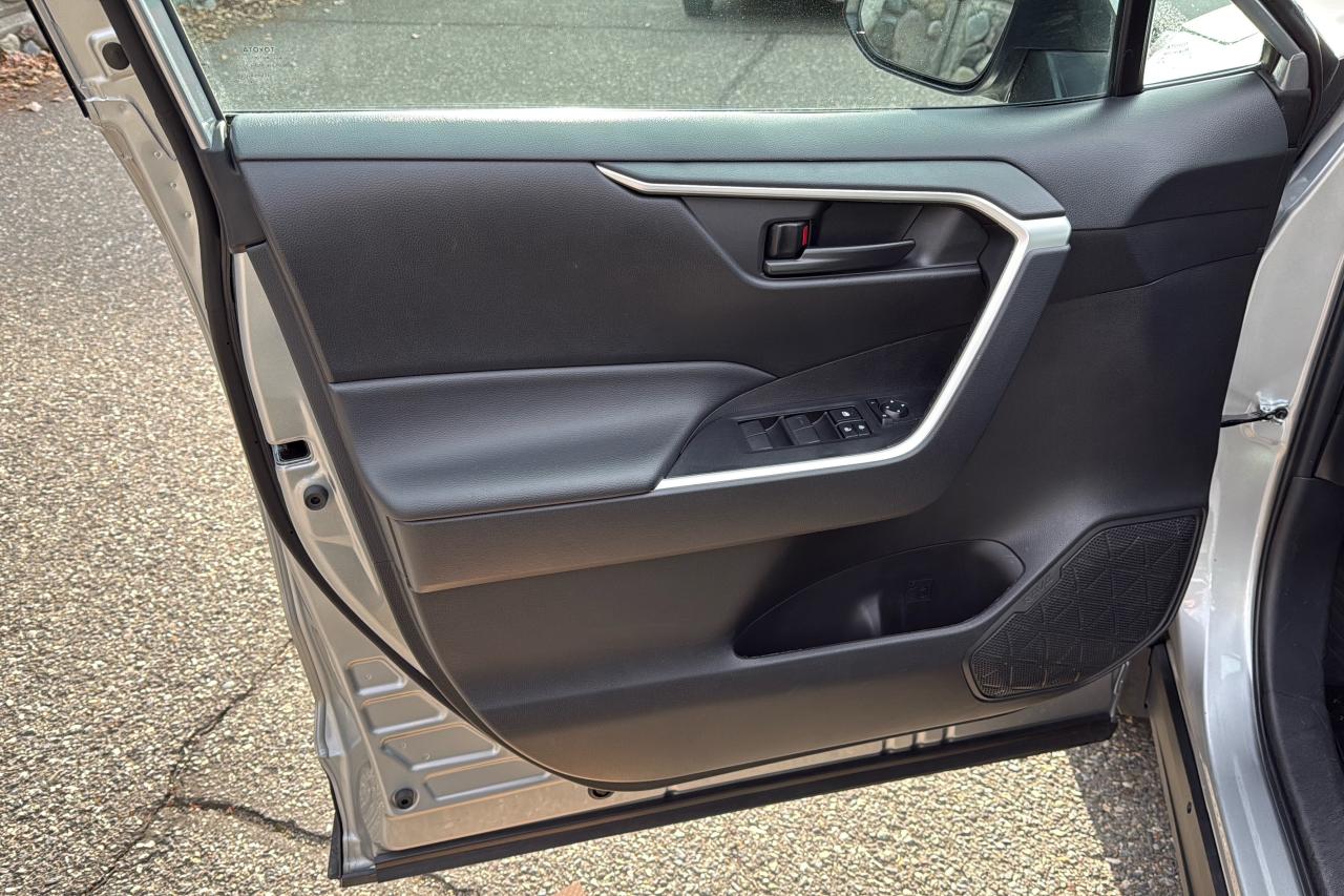 2024 Toyota RAV4 LE Photo