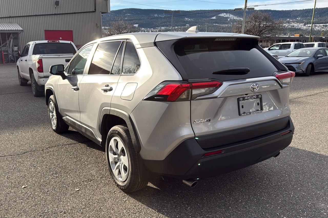 2024 Toyota RAV4 LE Photo4