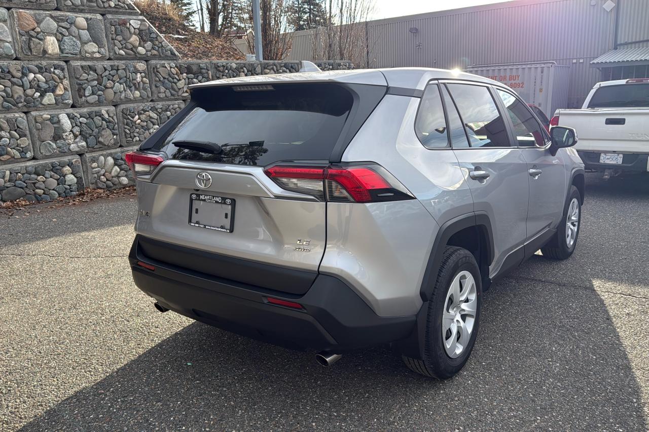 2024 Toyota RAV4 LE Photo