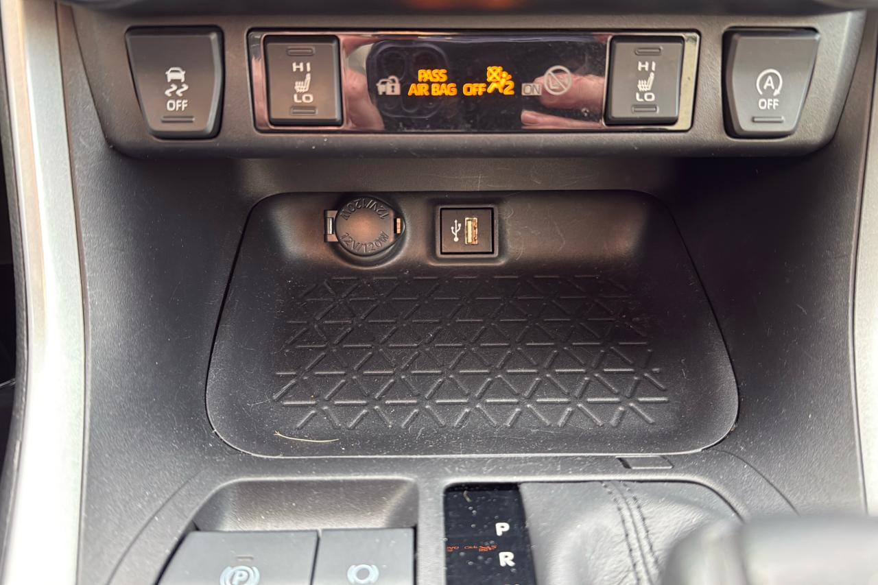 2024 Toyota RAV4 LE Photo