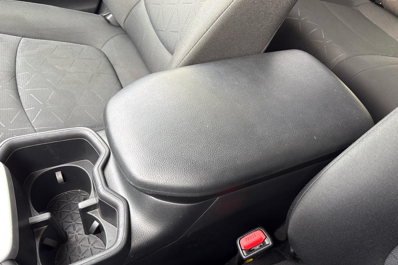 2024 Toyota RAV4 LE Photo