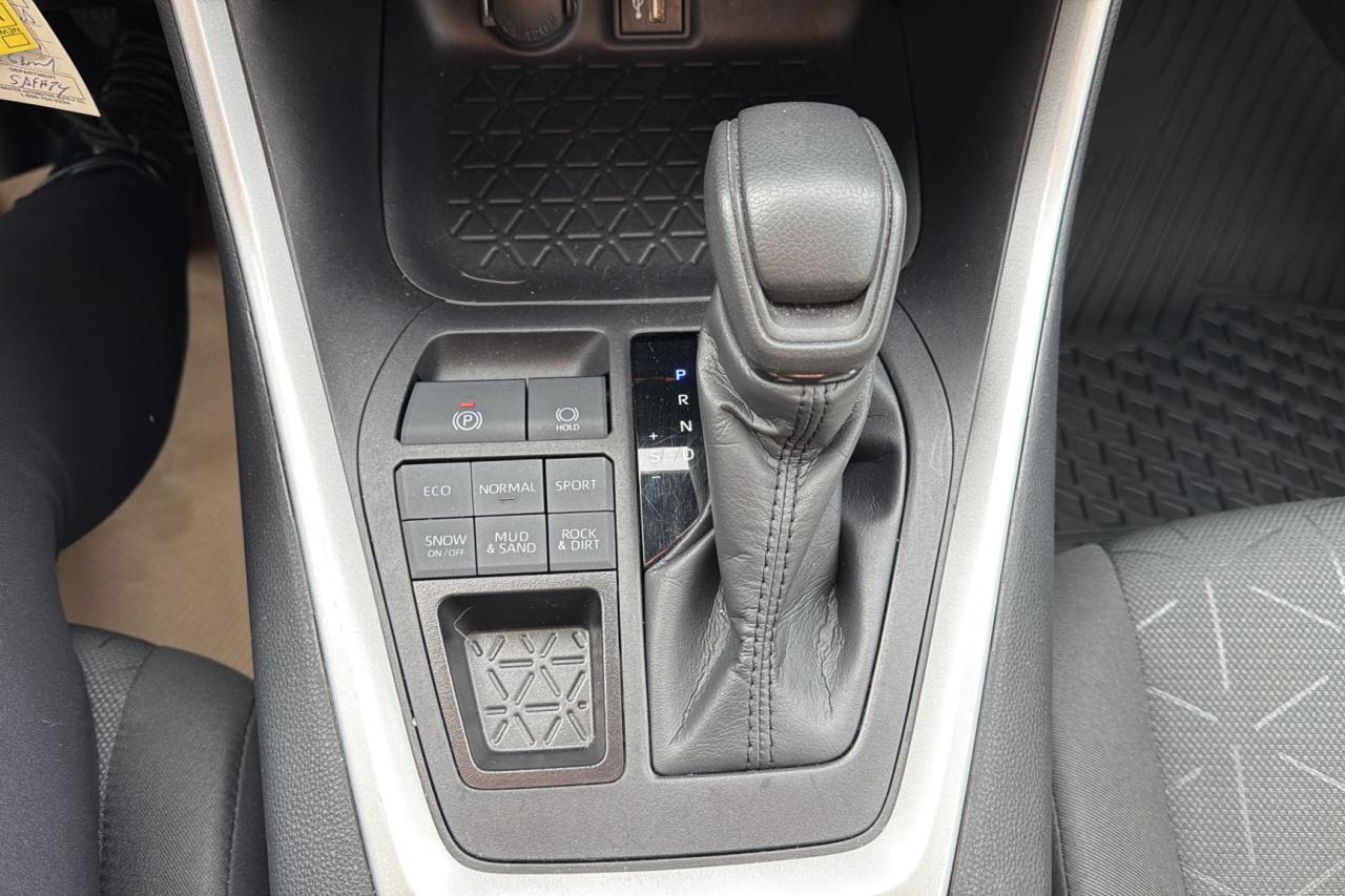 2024 Toyota RAV4 LE Photo