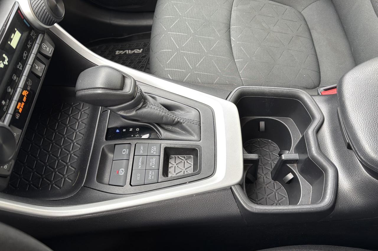 2024 Toyota RAV4 LE Photo