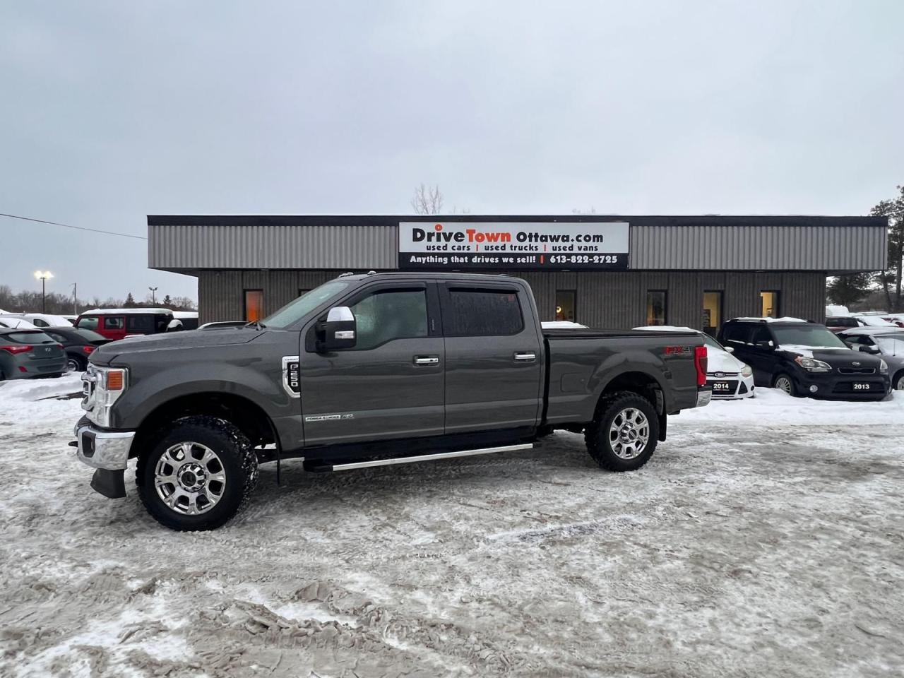 2020 Ford SUPER DUTY F-250 SRW LARIAT Photo