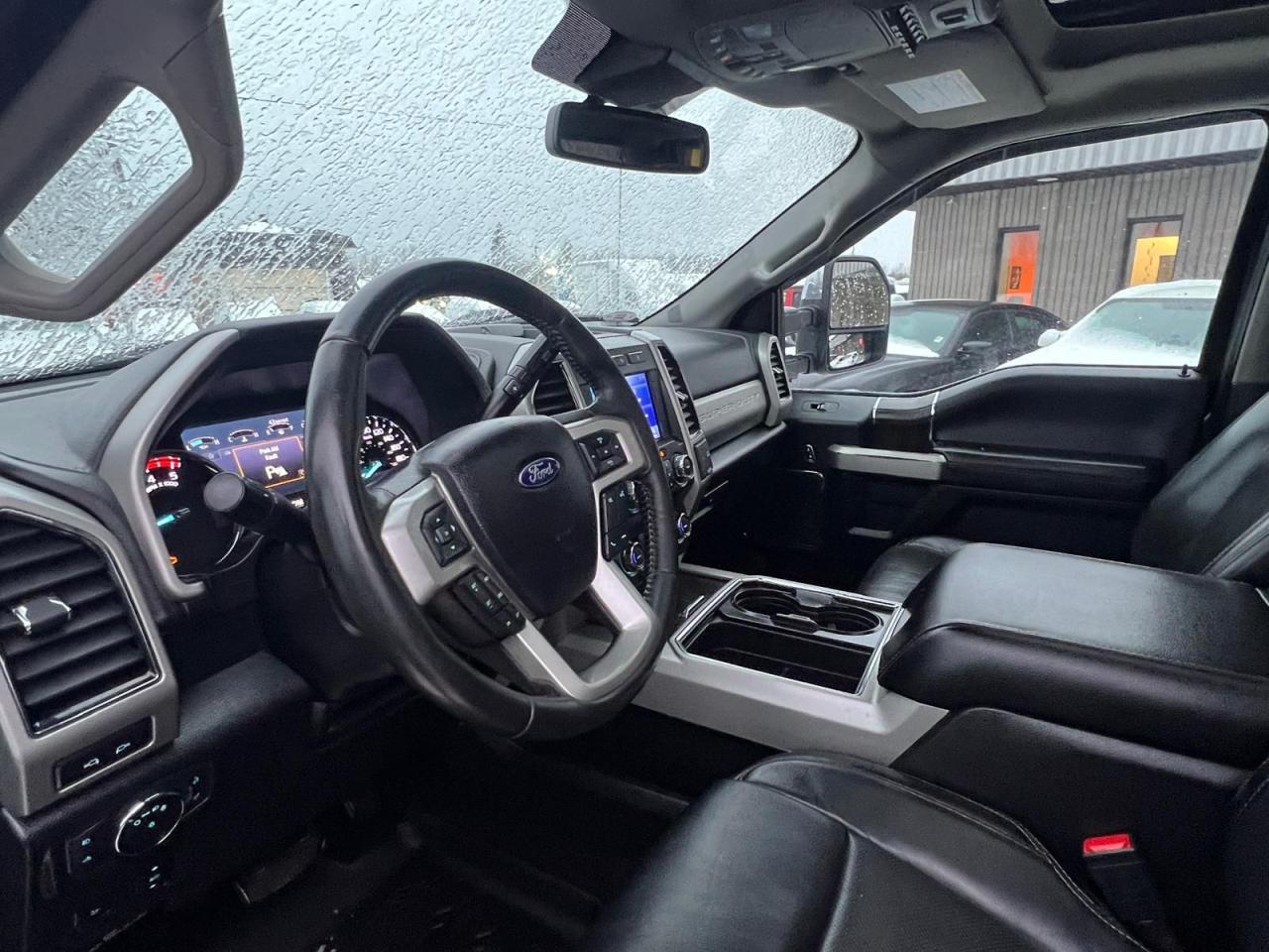 2020 Ford SUPER DUTY F-250 SRW LARIAT Photo