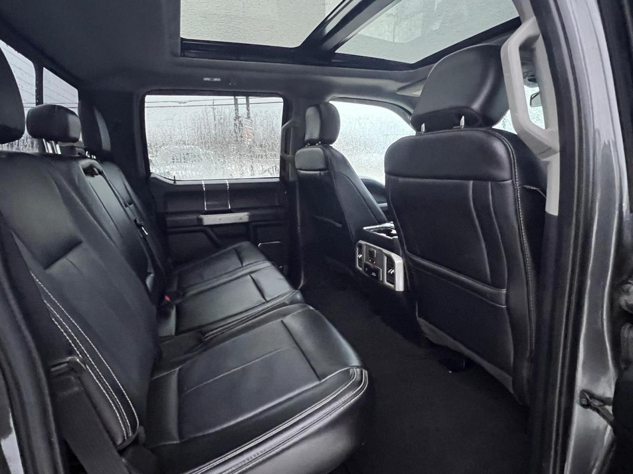 2020 Ford SUPER DUTY F-250 SRW LARIAT Photo