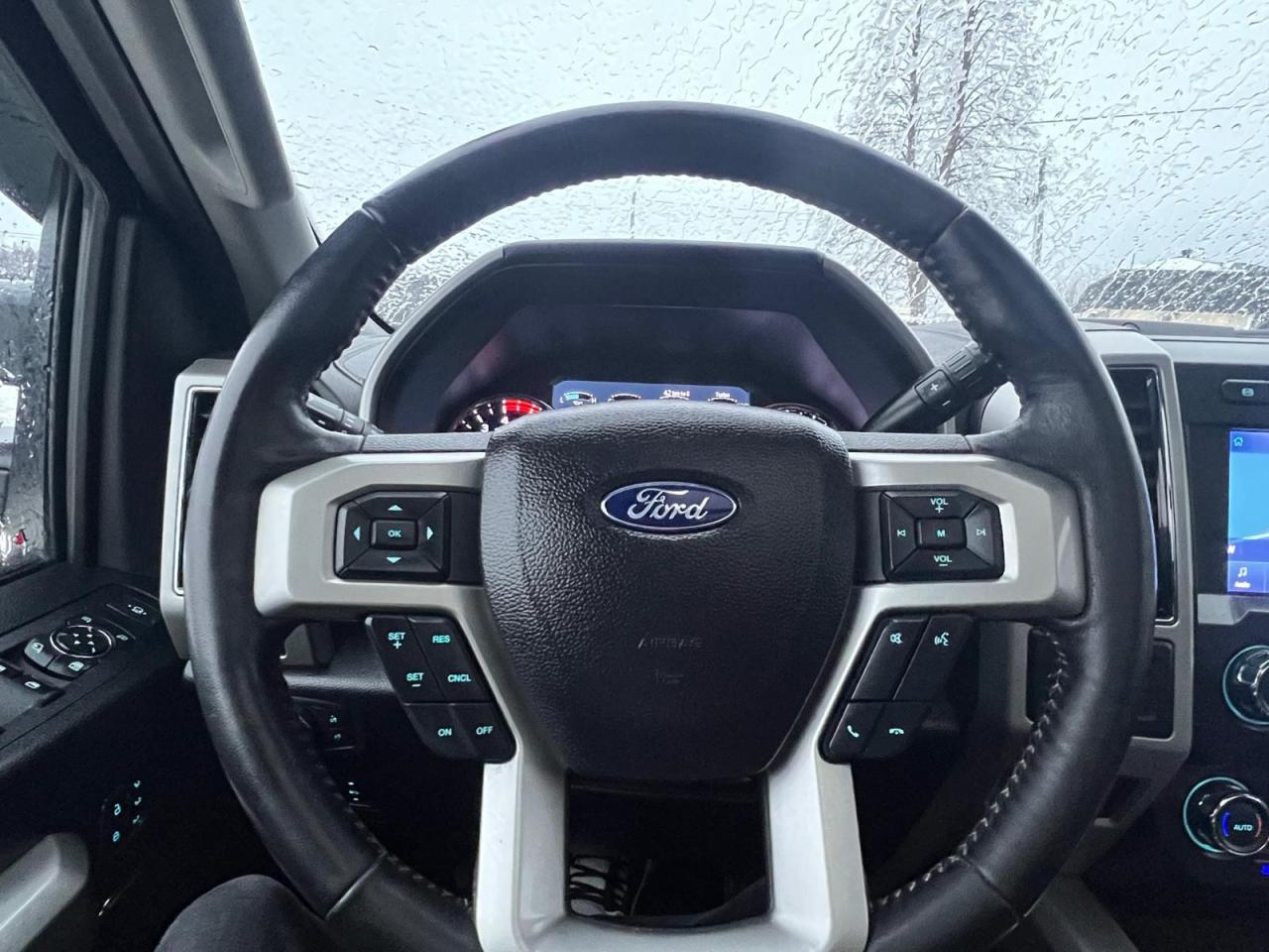 2020 Ford SUPER DUTY F-250 SRW LARIAT Photo