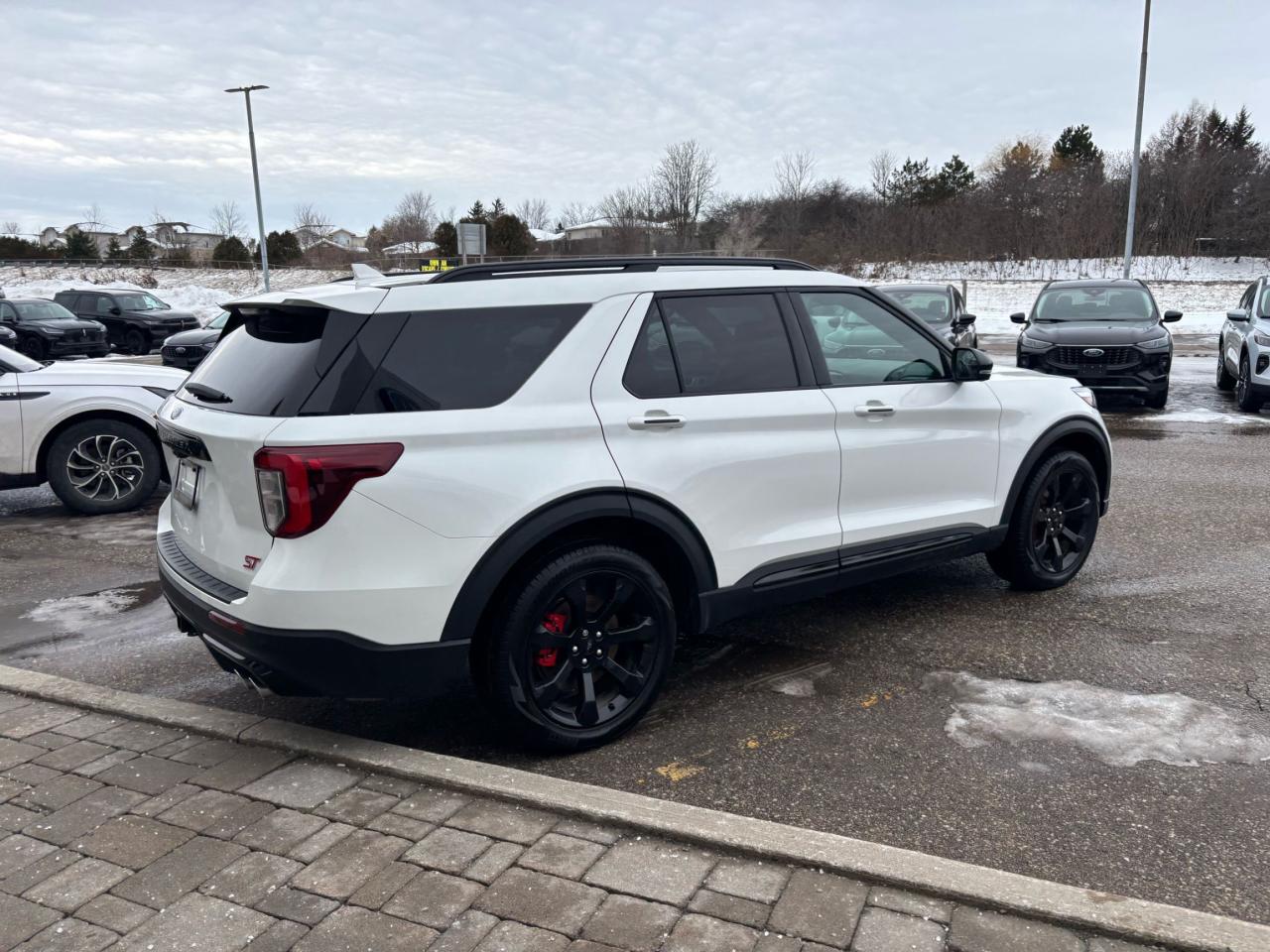 2022 Ford Explorer ST Photo3