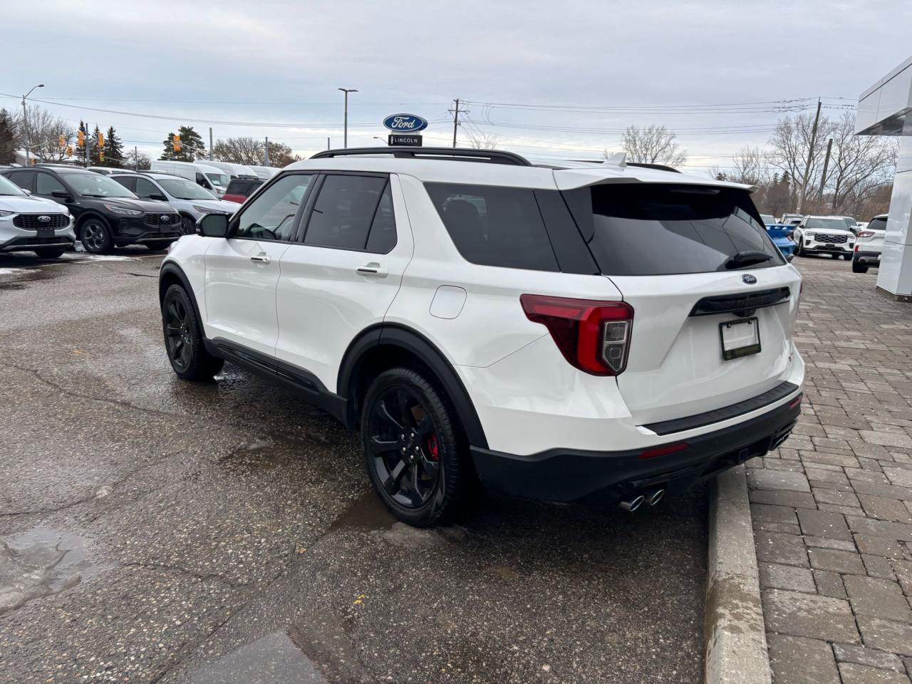 2022 Ford Explorer ST Photo4