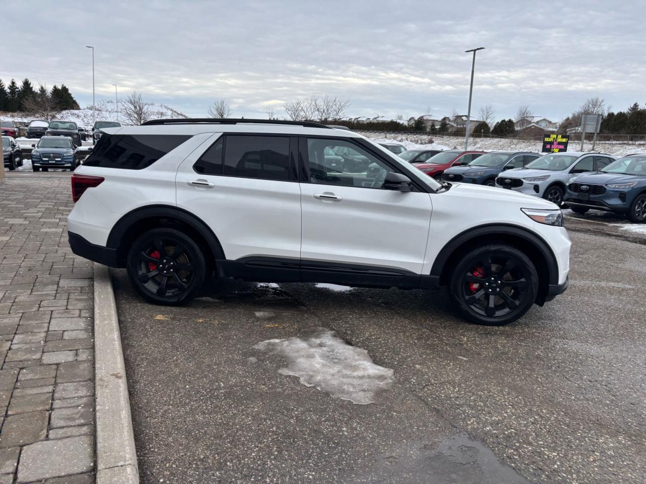 2022 Ford Explorer ST Photo2