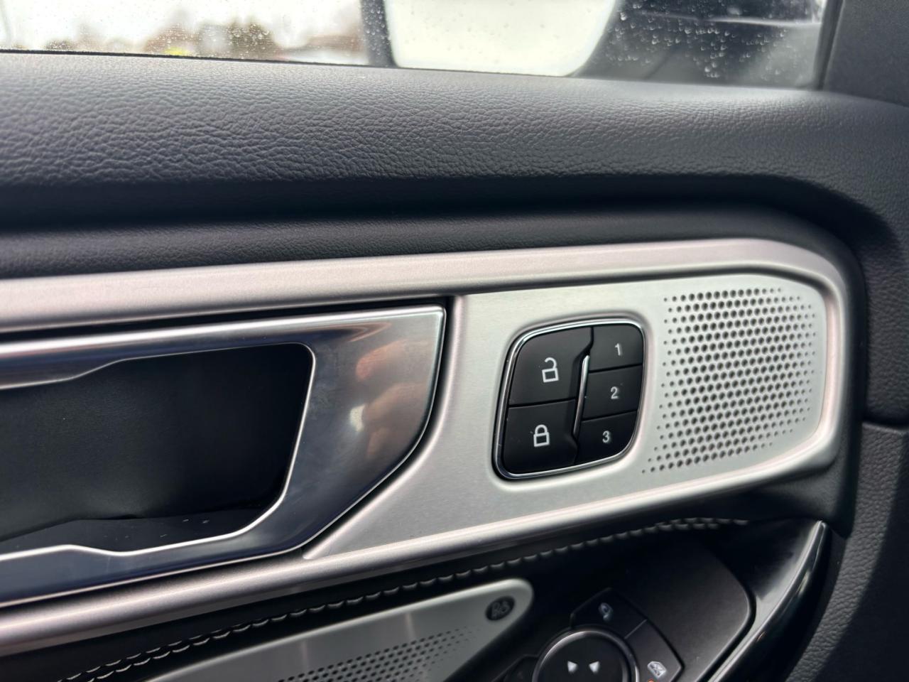 2022 Ford Explorer ST Photo