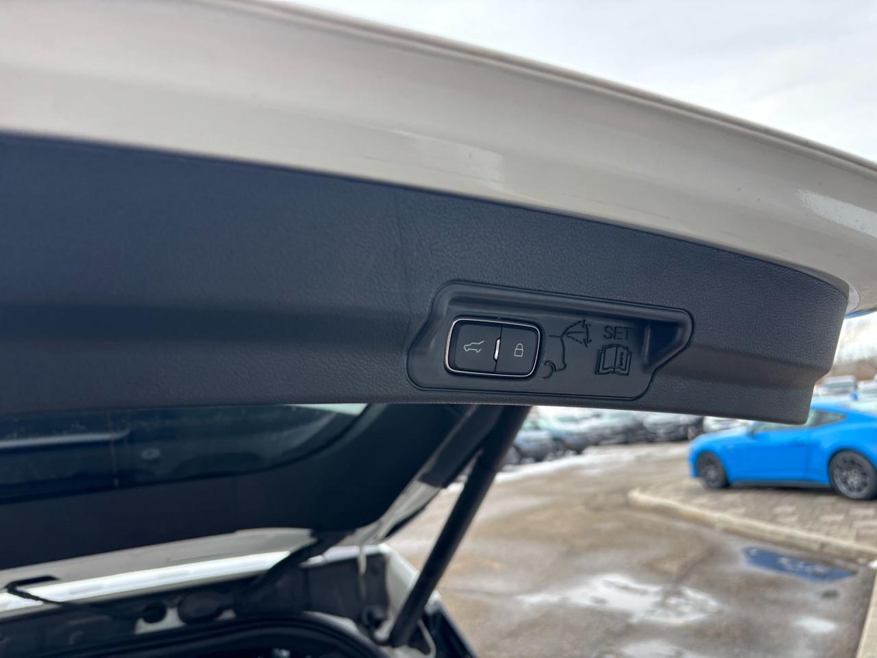 2022 Ford Explorer ST Photo