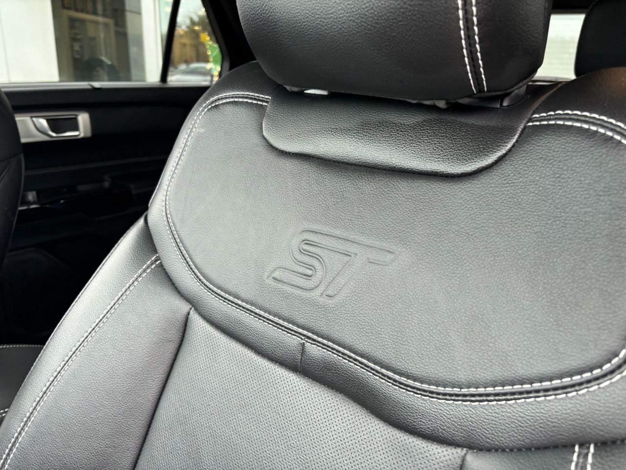 2022 Ford Explorer ST Photo