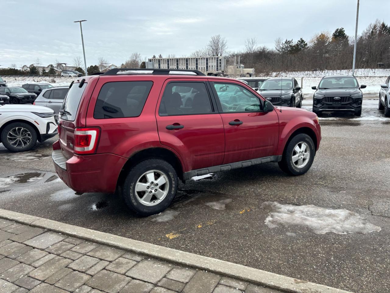 2012 Ford Escape XLT, 4X2, LEATHER, 3L ENGINE, MOONROOF, AS TRADED! Photo