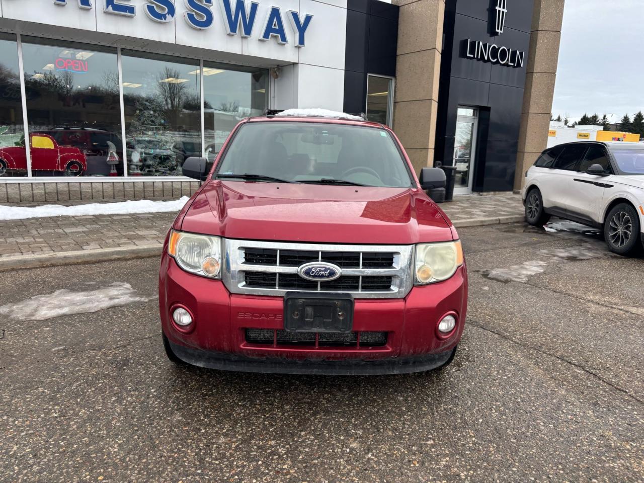 2012 Ford Escape XLT, 4X2, LEATHER, 3L ENGINE, MOONROOF, AS TRADED! Photo