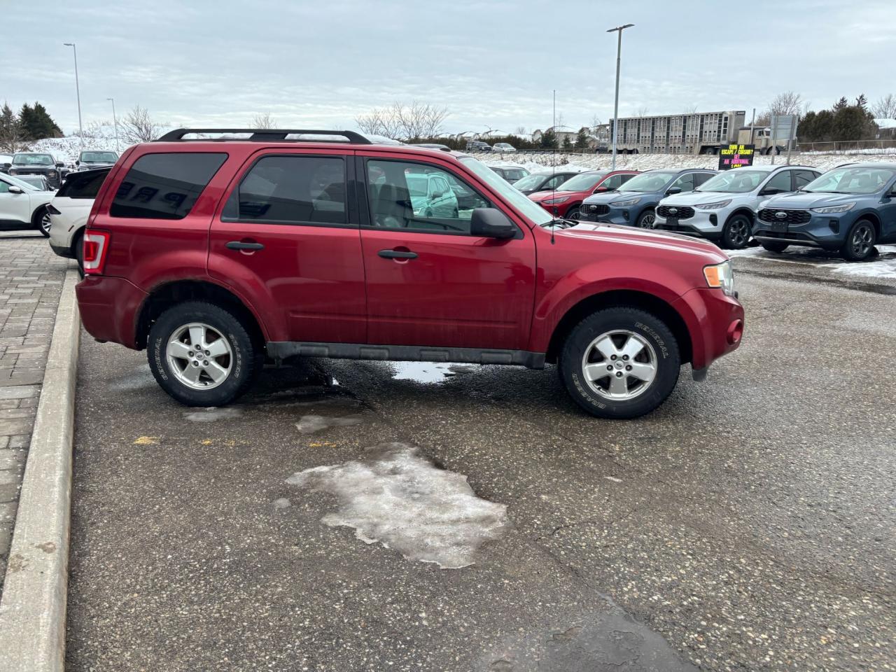 2012 Ford Escape XLT, 4X2, LEATHER, 3L ENGINE, MOONROOF, AS TRADED! Photo