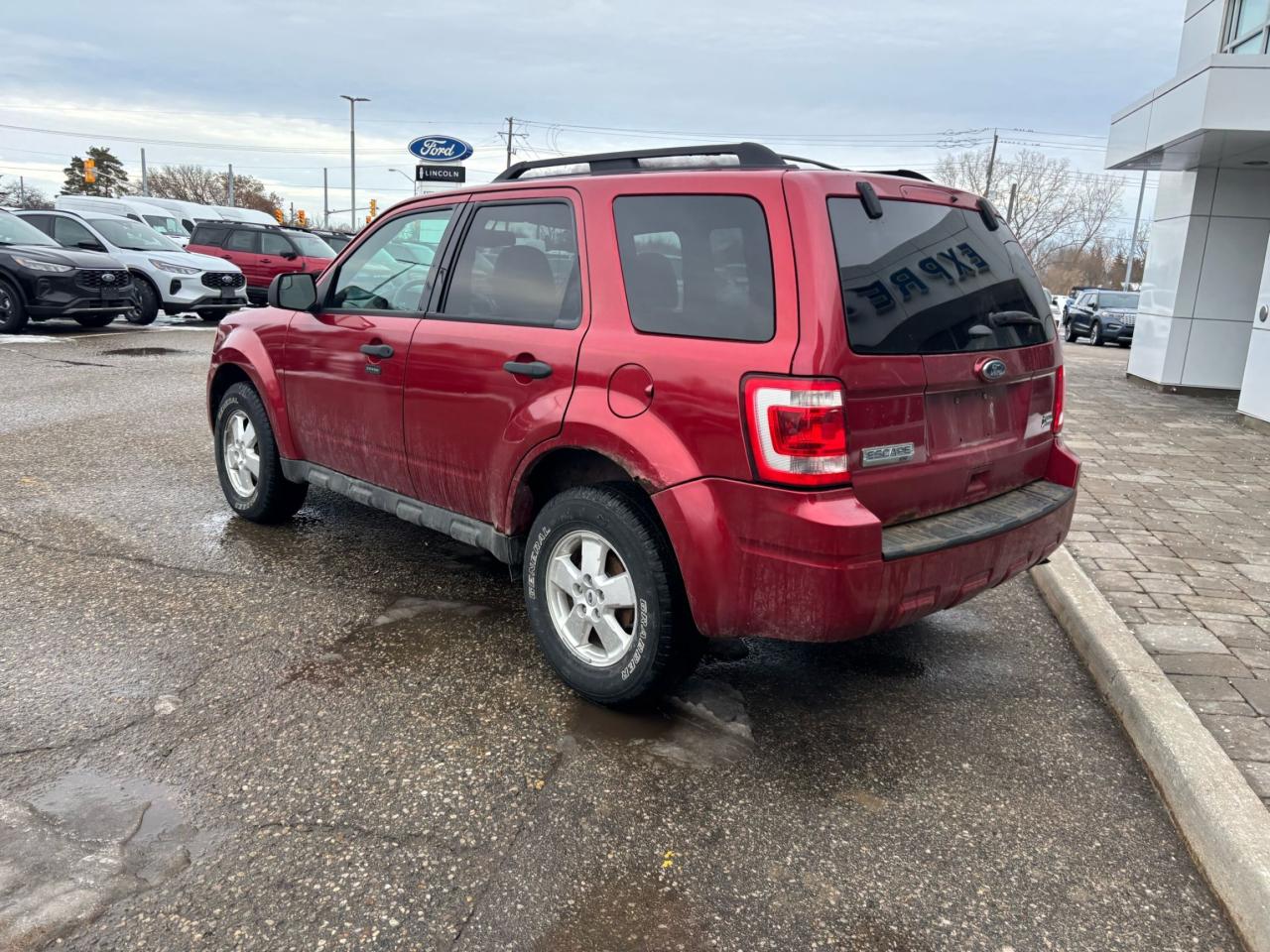 2012 Ford Escape XLT, 4X2, LEATHER, 3L ENGINE, MOONROOF, AS TRADED! Photo