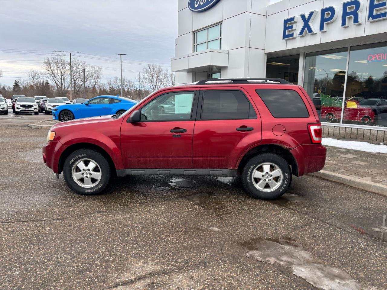 2012 Ford Escape XLT, 4X2, LEATHER, 3L ENGINE, MOONROOF, AS TRADED! Photo