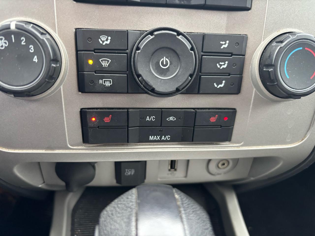 2012 Ford Escape XLT, 4X2, LEATHER, 3L ENGINE, MOONROOF, AS TRADED! Photo