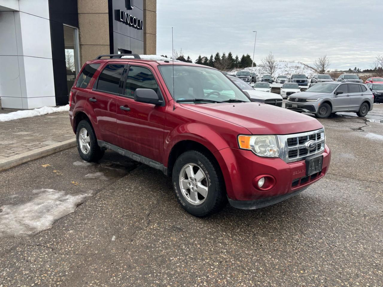 2012 Ford Escape XLT, 4X2, LEATHER, 3L ENGINE, MOONROOF, AS TRADED! Photo2