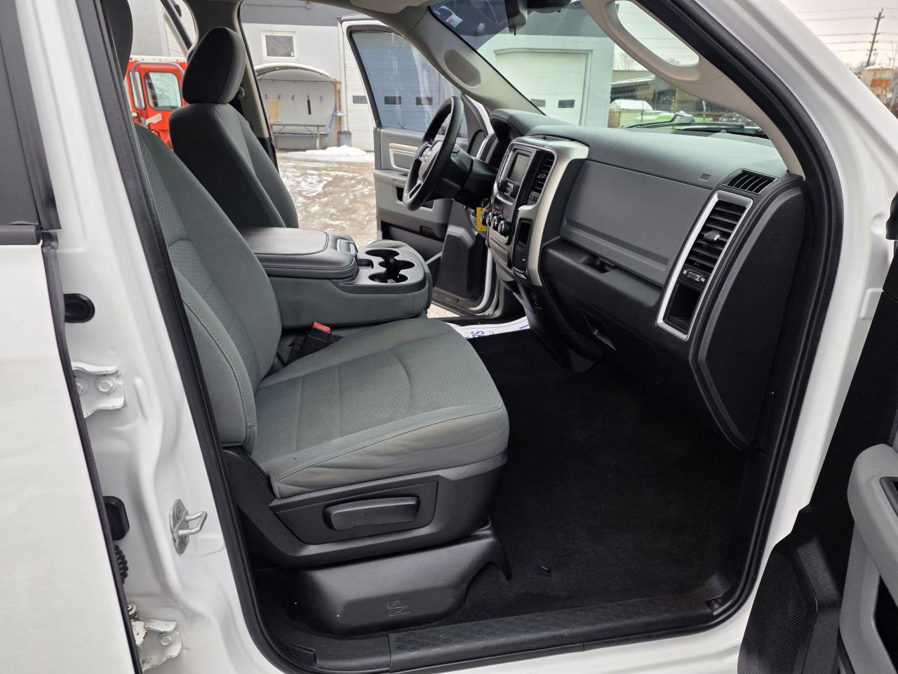 2014 RAM 1500 SLT 4x4 Certified Photo