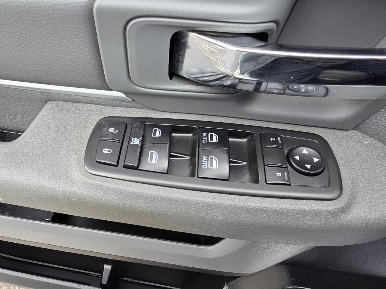 2014 RAM 1500 SLT 4x4 Certified Photo