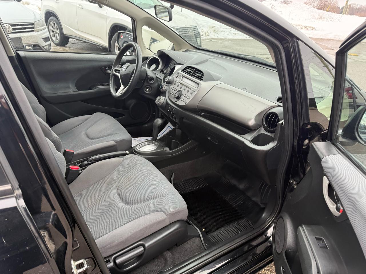 2013 Honda Fit DX-A Photo4