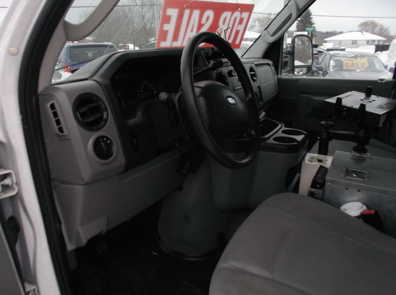 2012 Ford E350 Econoline  Super Duty Photo